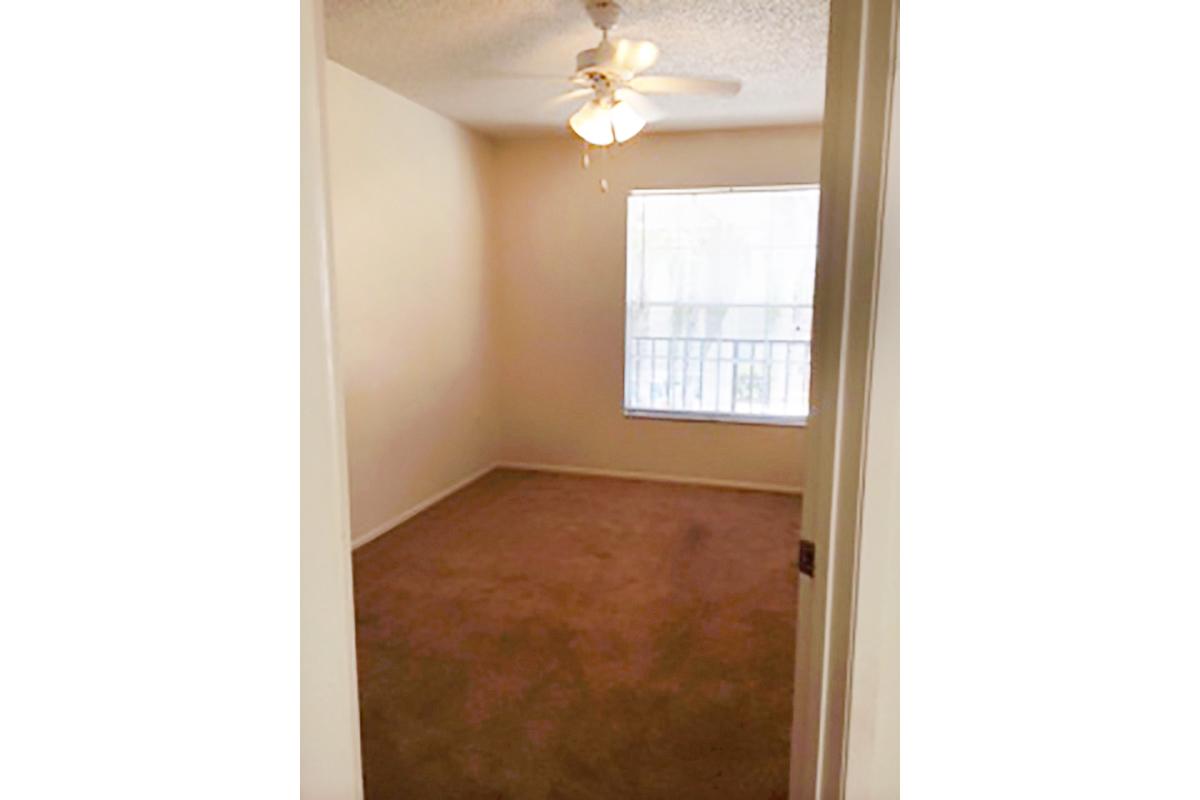 Guest bedroom.JPG